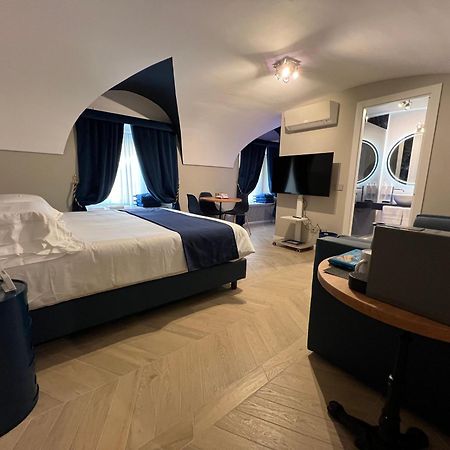 Rome Luxury Blue Suites- Love Exterior photo